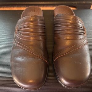 Clarks Women's Brown Leather Mules